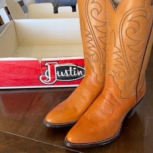 Woman’s Western Heeled Boot Light Brown Sized 5 1/2 Justin Style 5406